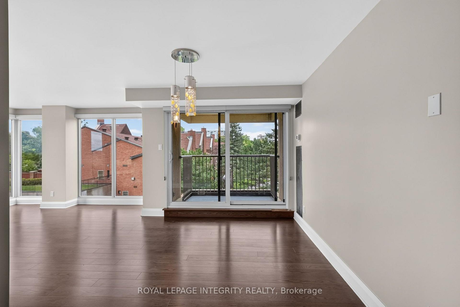 Photo 17 of Unit 302, 545 St. Laurent Boulevard, Ottawa, Viscount Alexander Park — HOMEH