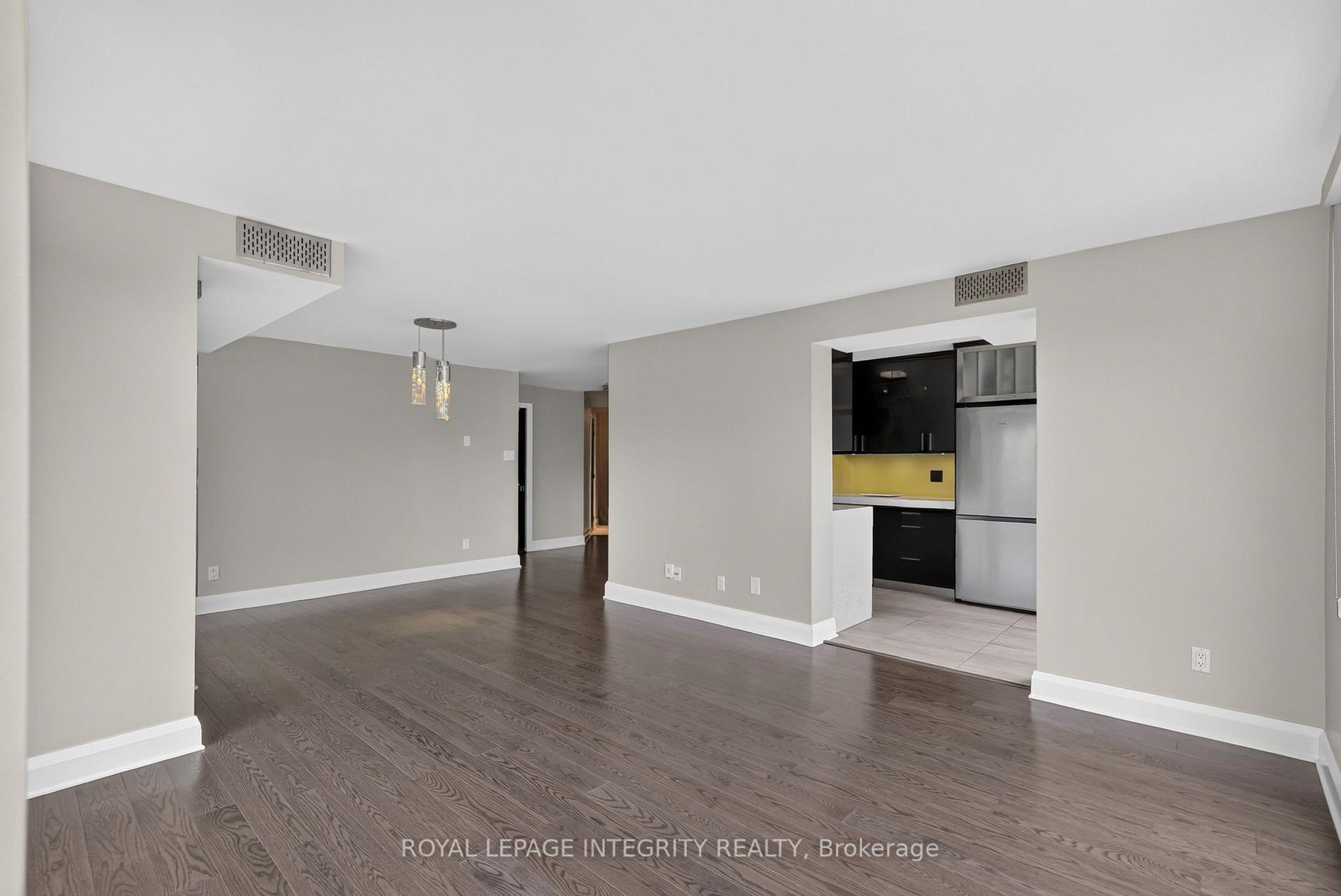 Photo 20 of Unit 302, 545 St. Laurent Boulevard, Ottawa, Viscount Alexander Park — HOMEH