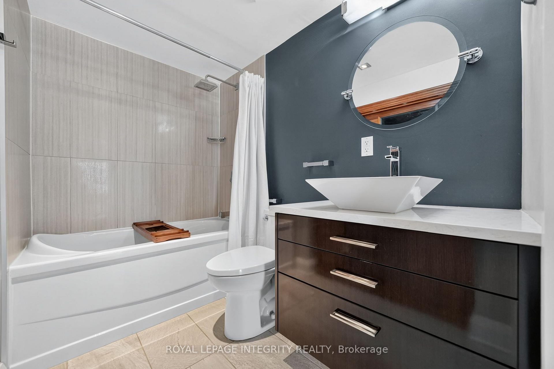 Photo 25 of Unit 302, 545 St. Laurent Boulevard, Ottawa, Viscount Alexander Park — HOMEH