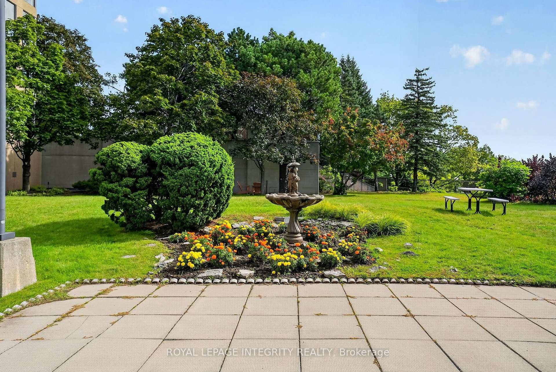 Photo 43 of Unit 302, 545 St. Laurent Boulevard, Ottawa, Viscount Alexander Park — HOMEH
