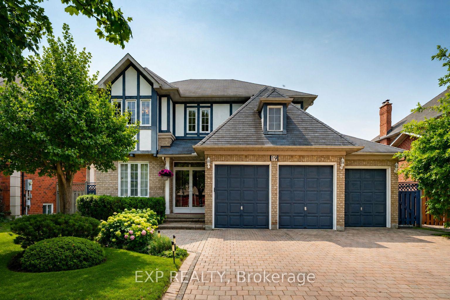 Photo 2 of 19 Springbrook Drive, Richmond Hill, Langstaff — HOMEH