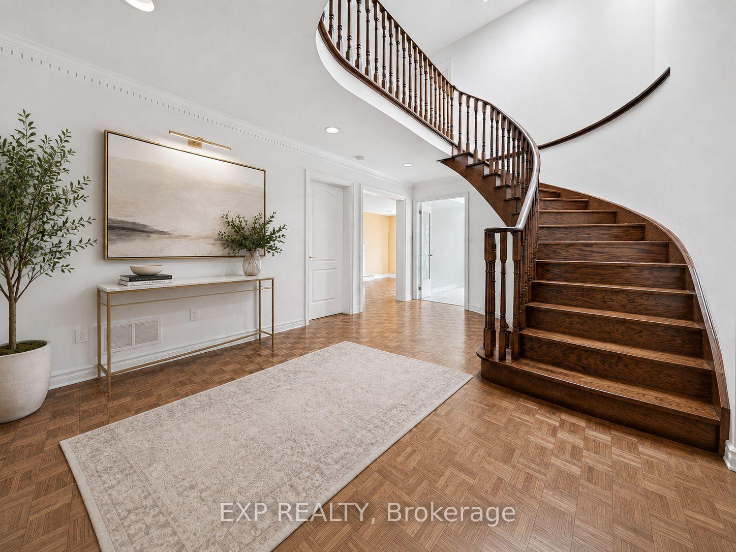 Photo 8 of 19 Springbrook Drive, Richmond Hill, Langstaff — HOMEH