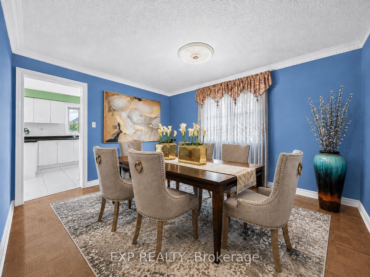 Photo 15 of 19 Springbrook Drive, Richmond Hill, Langstaff — HOMEH