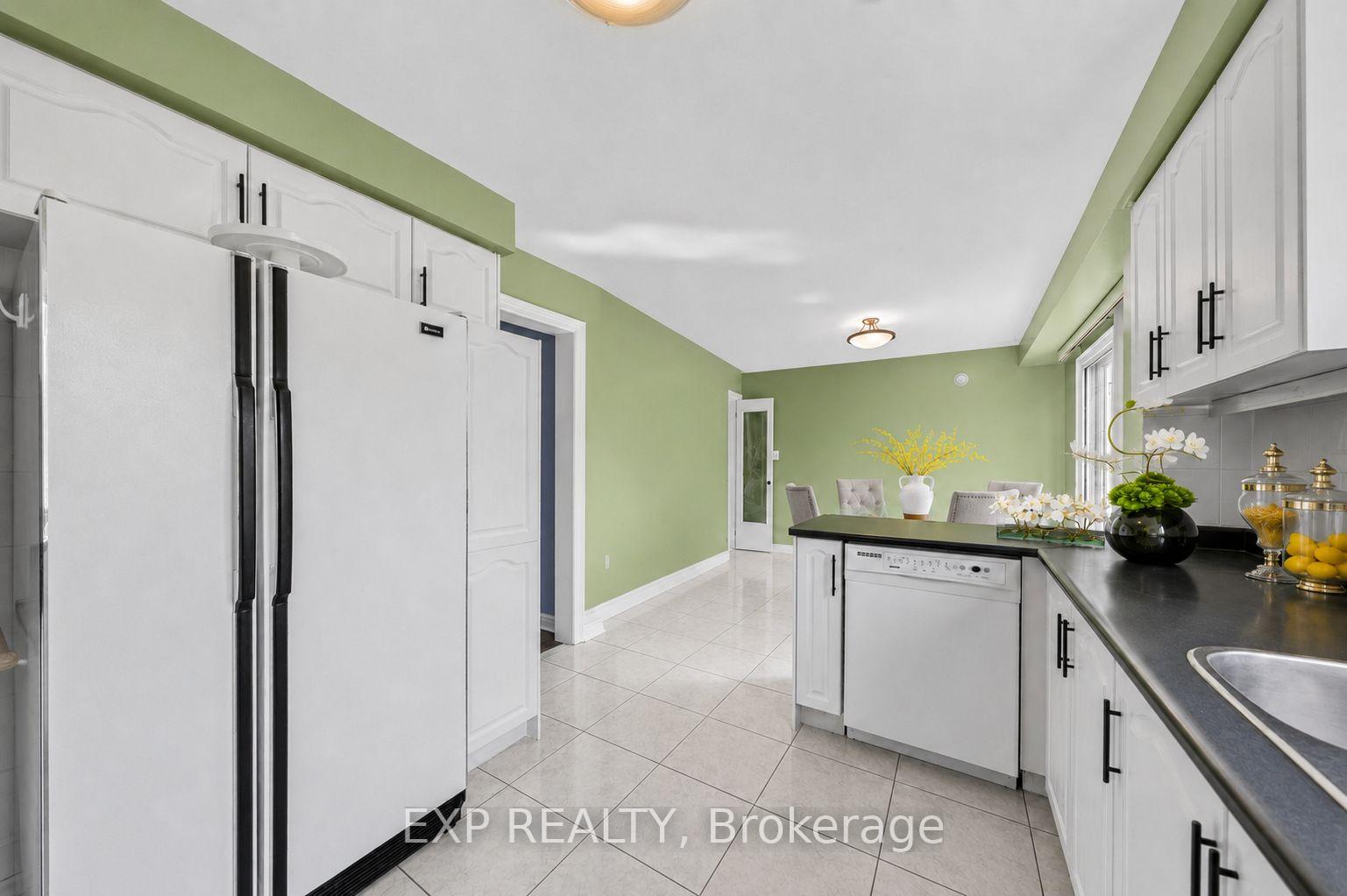 Photo 31 of 19 Springbrook Drive, Richmond Hill, Langstaff — HOMEH