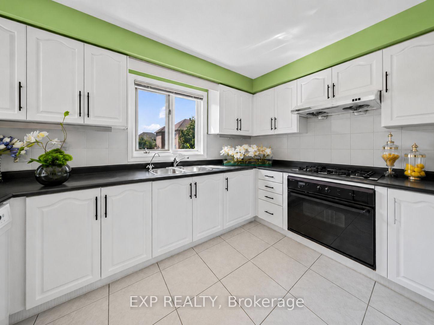 Photo 35 of 19 Springbrook Drive, Richmond Hill, Langstaff — HOMEH