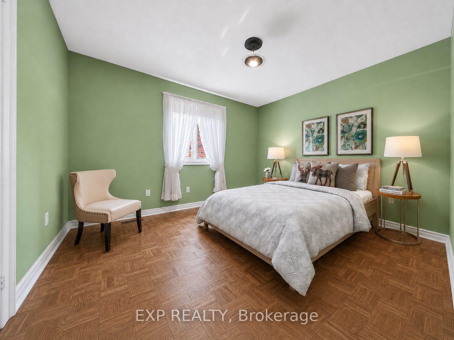 Photo 49 of 19 Springbrook Drive, Richmond Hill, Langstaff — HOMEH