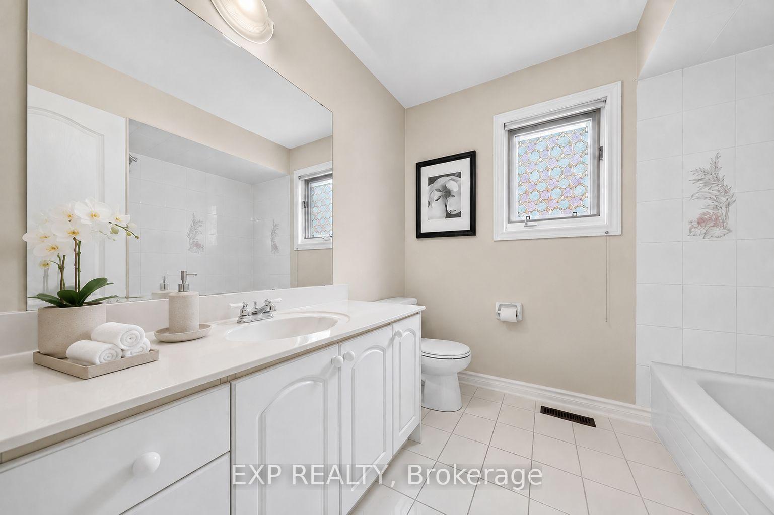 Photo 51 of 19 Springbrook Drive, Richmond Hill, Langstaff — HOMEH