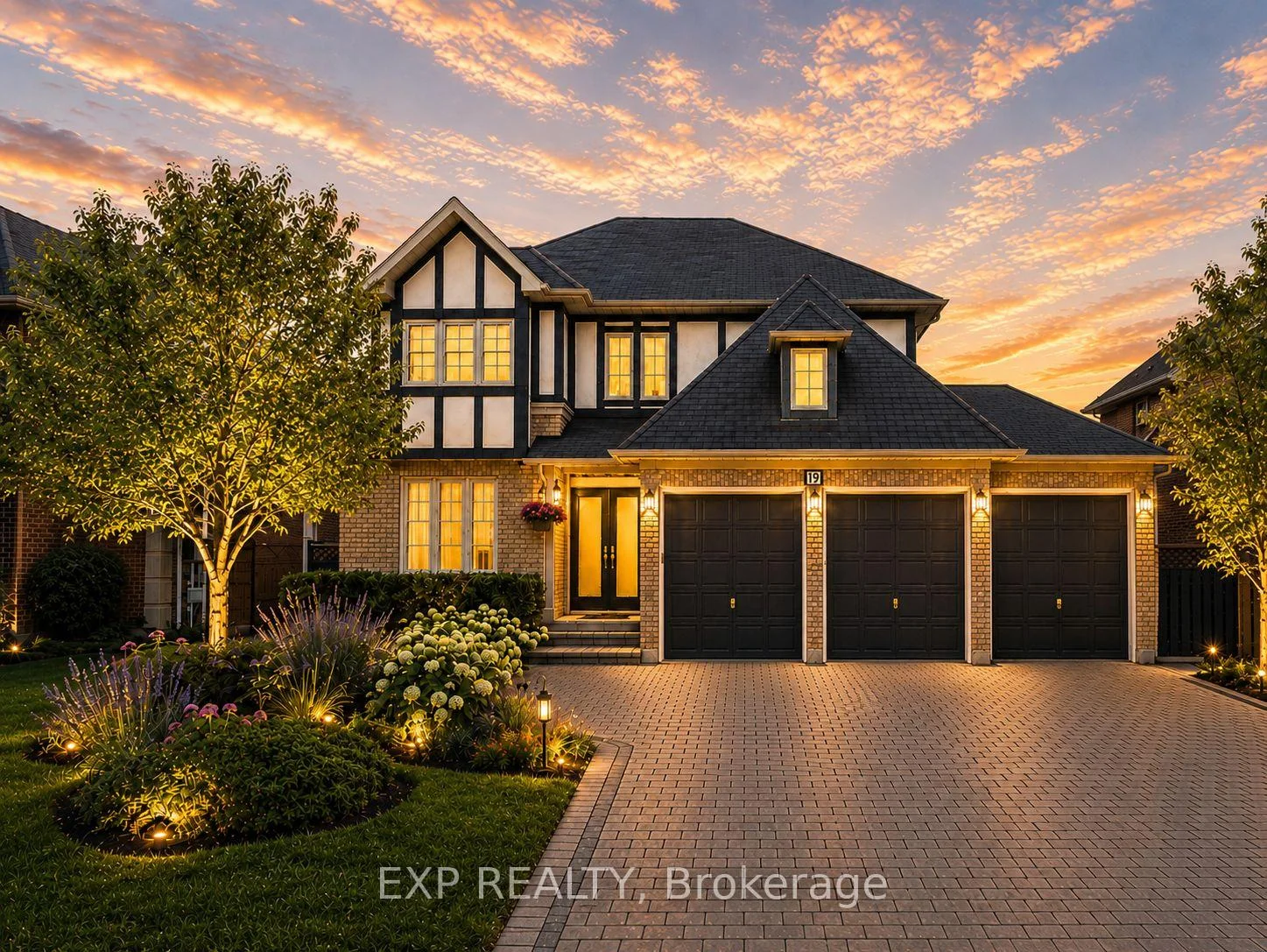 Photo 3 of 19 Springbrook Drive, Richmond Hill, Langstaff — HOMEH