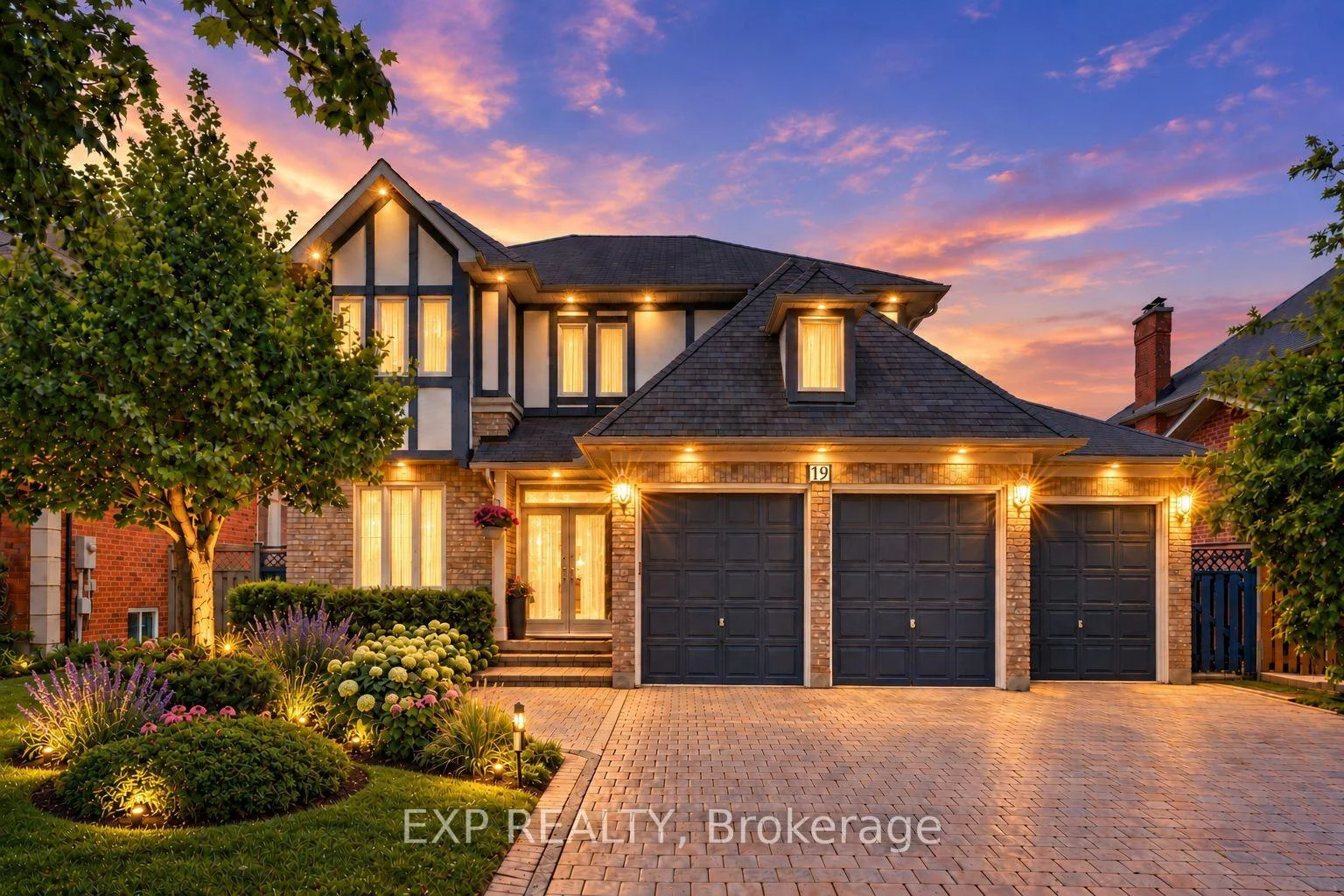 Photo 4 of 19 Springbrook Drive, Richmond Hill, Langstaff — HOMEH
