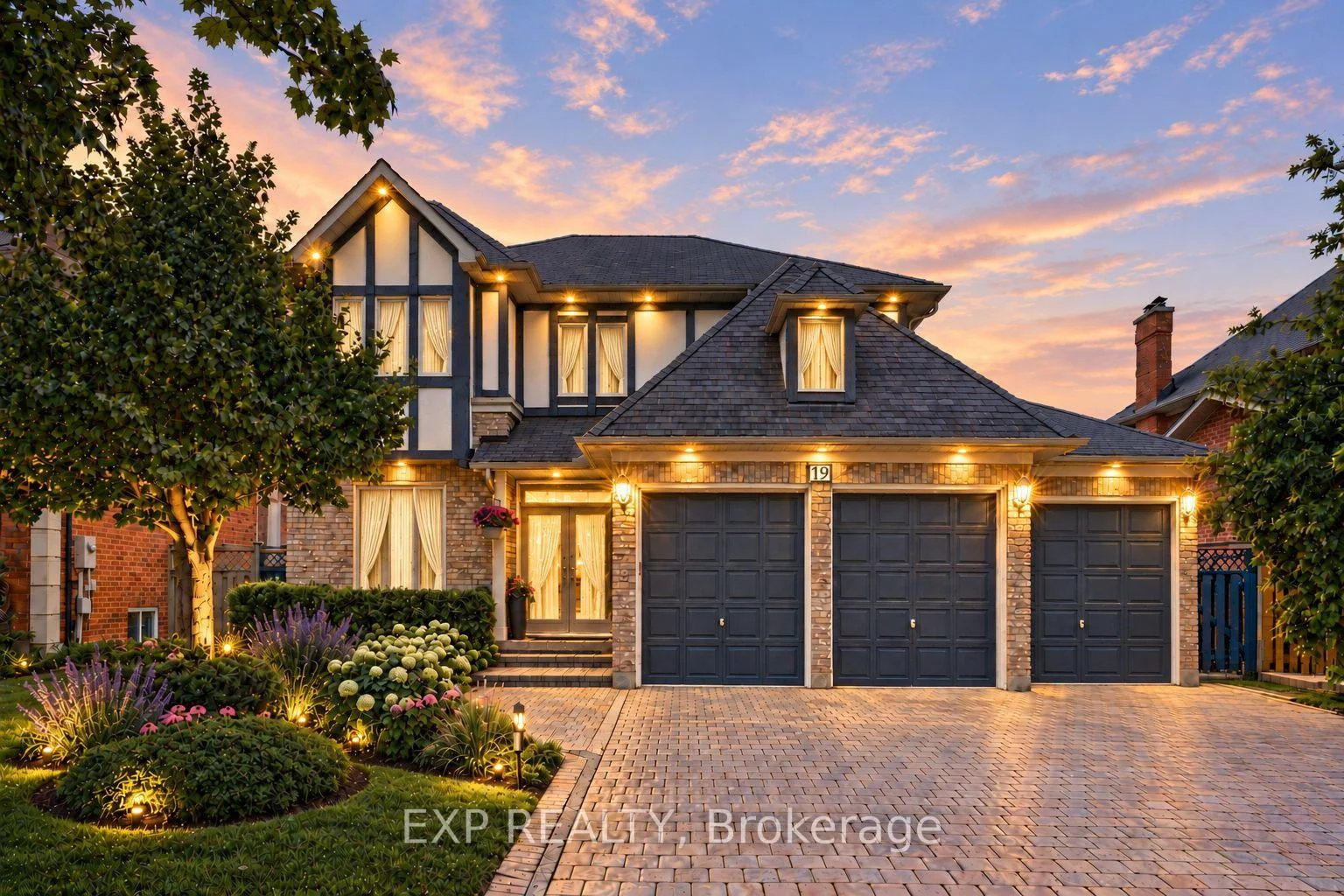 Photo 6 of 19 Springbrook Drive, Richmond Hill, Langstaff — HOMEH