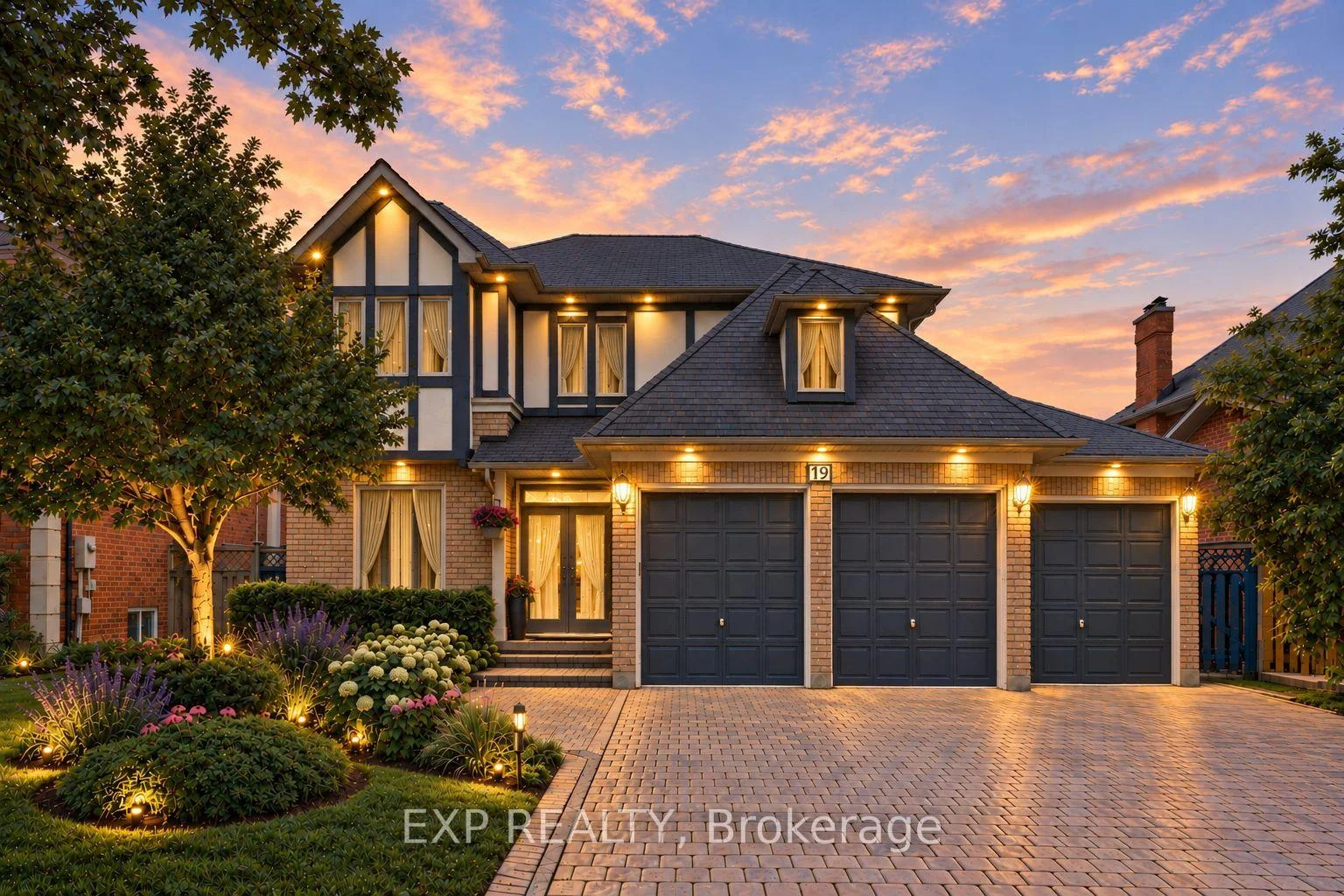 Photo 1 of 19 Springbrook Drive, Richmond Hill, Langstaff — HOMEH