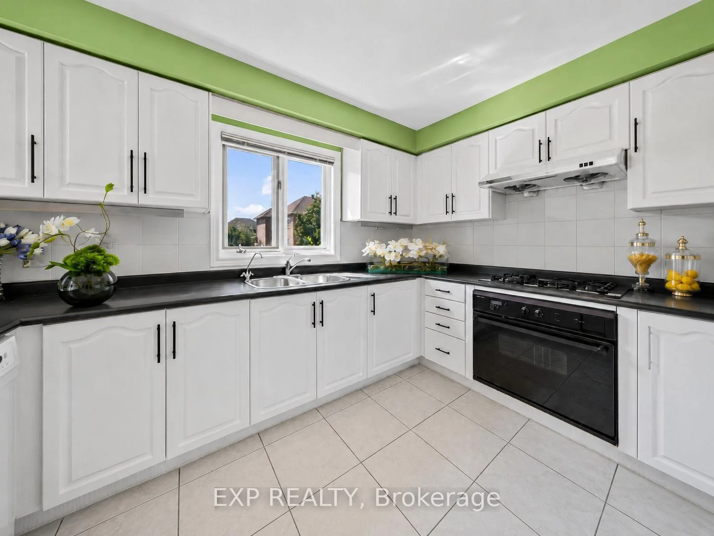Photo 36 of 19 Springbrook Drive, Richmond Hill, Langstaff — HOMEH
