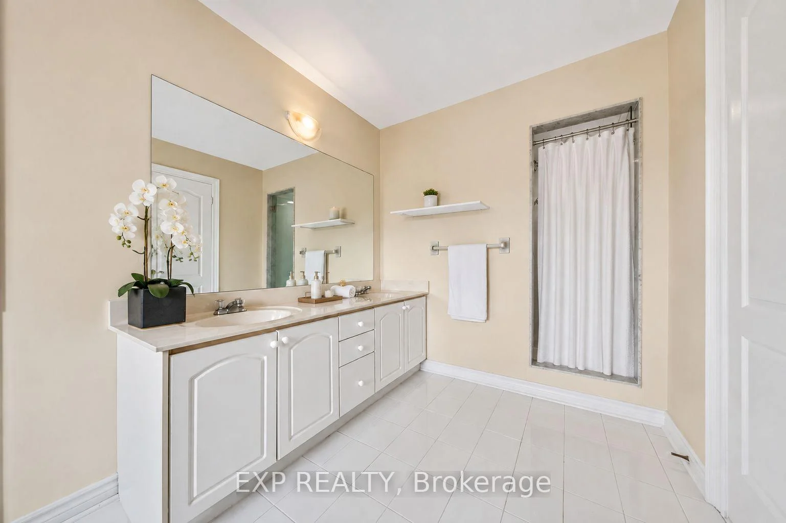 Photo 42 of 19 Springbrook Drive, Richmond Hill, Langstaff — HOMEH