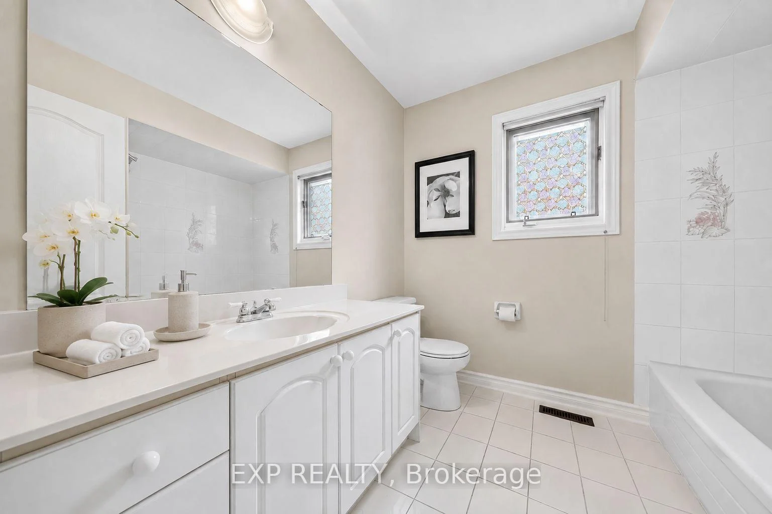 Photo 52 of 19 Springbrook Drive, Richmond Hill, Langstaff — HOMEH