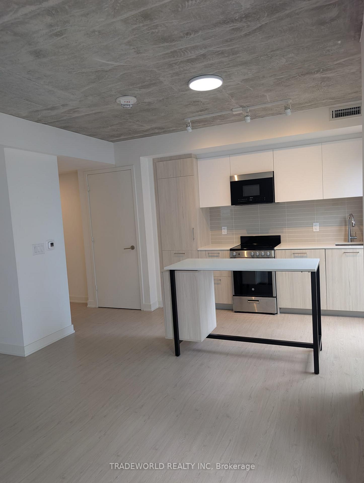 Photo 4 of Unit 906, 65 Mutual Street, Toronto, Church-Yonge Corridor — HOMEH