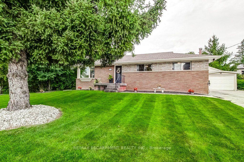 Photo 3 of 56 Barton Street, Hamilton, Waterdown — HOMEH