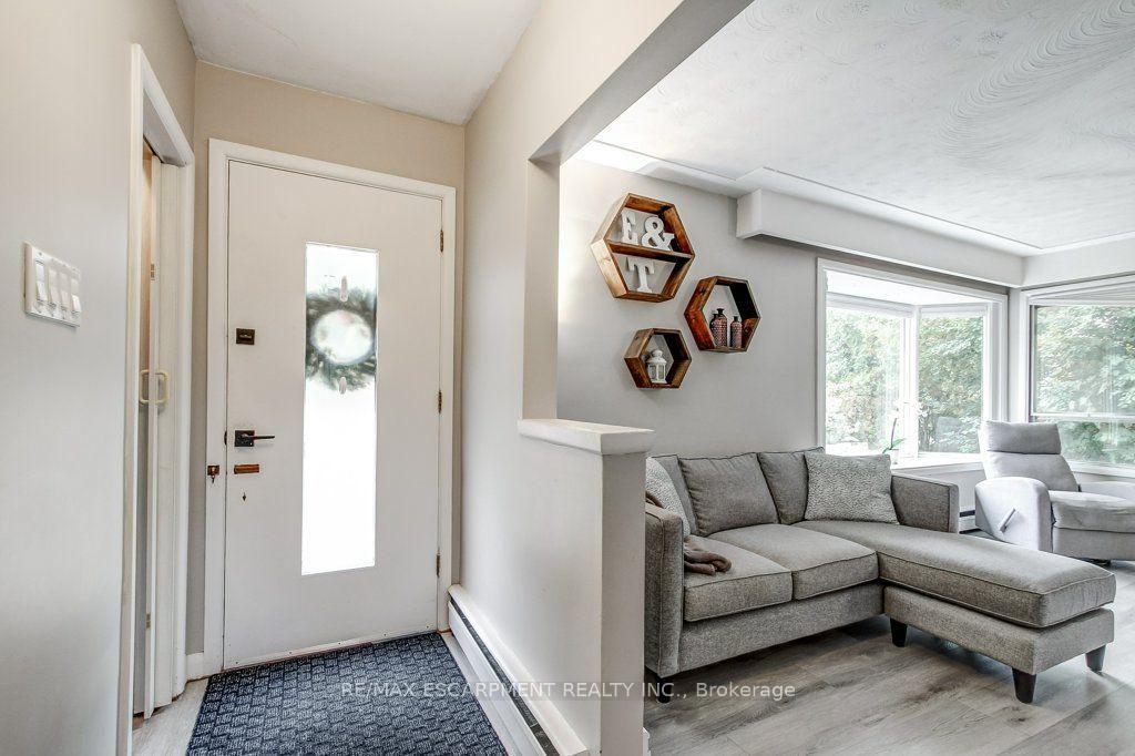 Photo 4 of 56 Barton Street, Hamilton, Waterdown — HOMEH