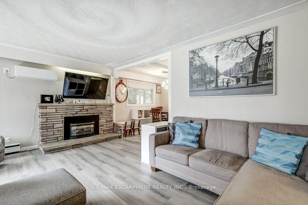 Photo 6 of 56 Barton Street, Hamilton, Waterdown — HOMEH