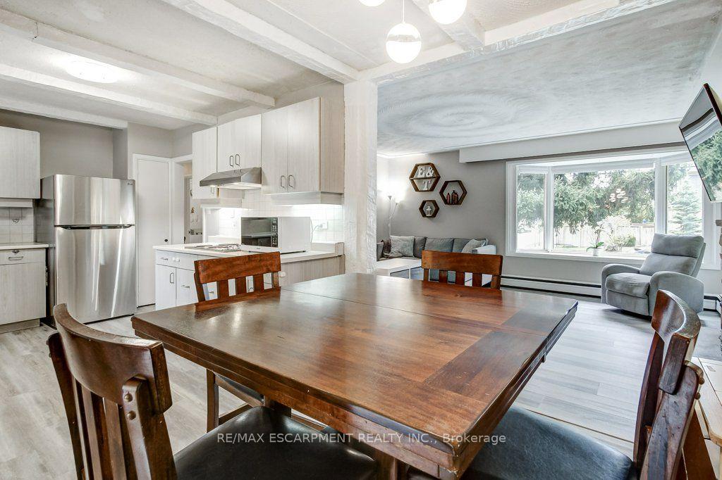 Photo 7 of 56 Barton Street, Hamilton, Waterdown — HOMEH