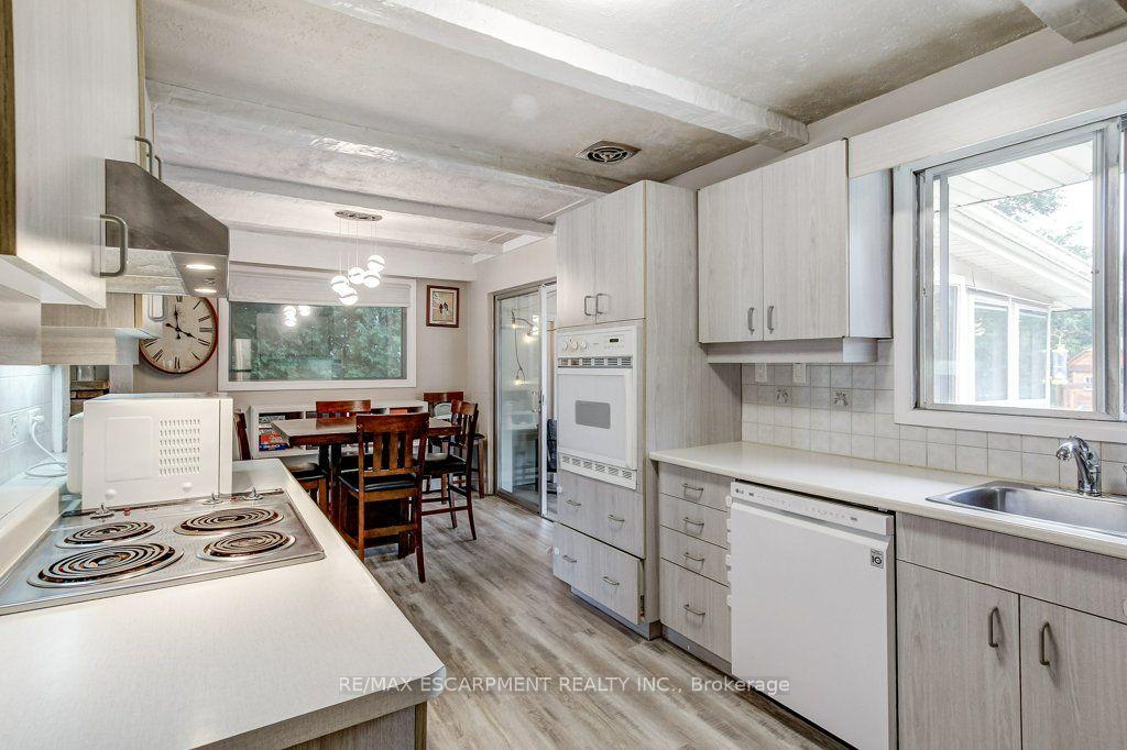 Photo 9 of 56 Barton Street, Hamilton, Waterdown — HOMEH