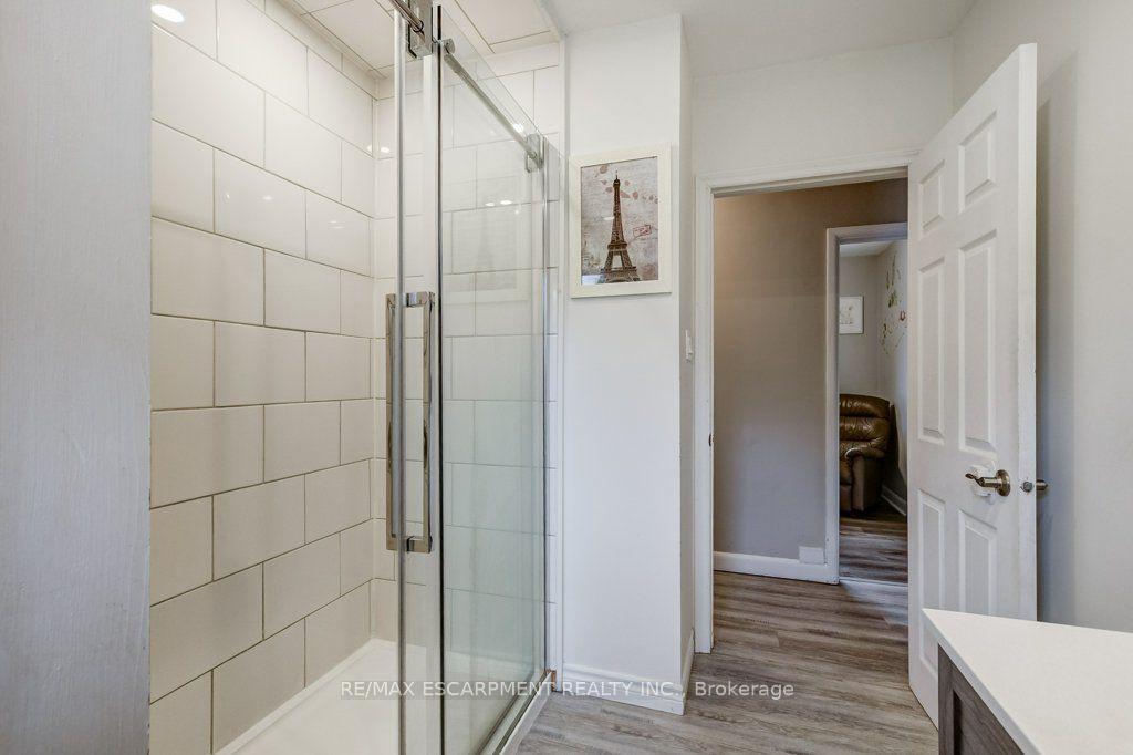 Photo 16 of 56 Barton Street, Hamilton, Waterdown — HOMEH
