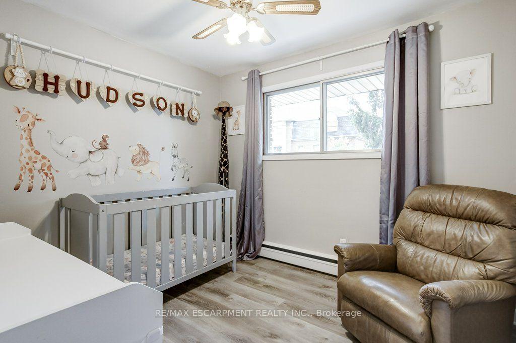 Photo 17 of 56 Barton Street, Hamilton, Waterdown — HOMEH
