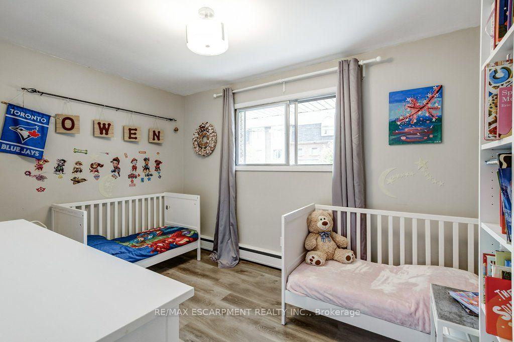 Photo 18 of 56 Barton Street, Hamilton, Waterdown — HOMEH