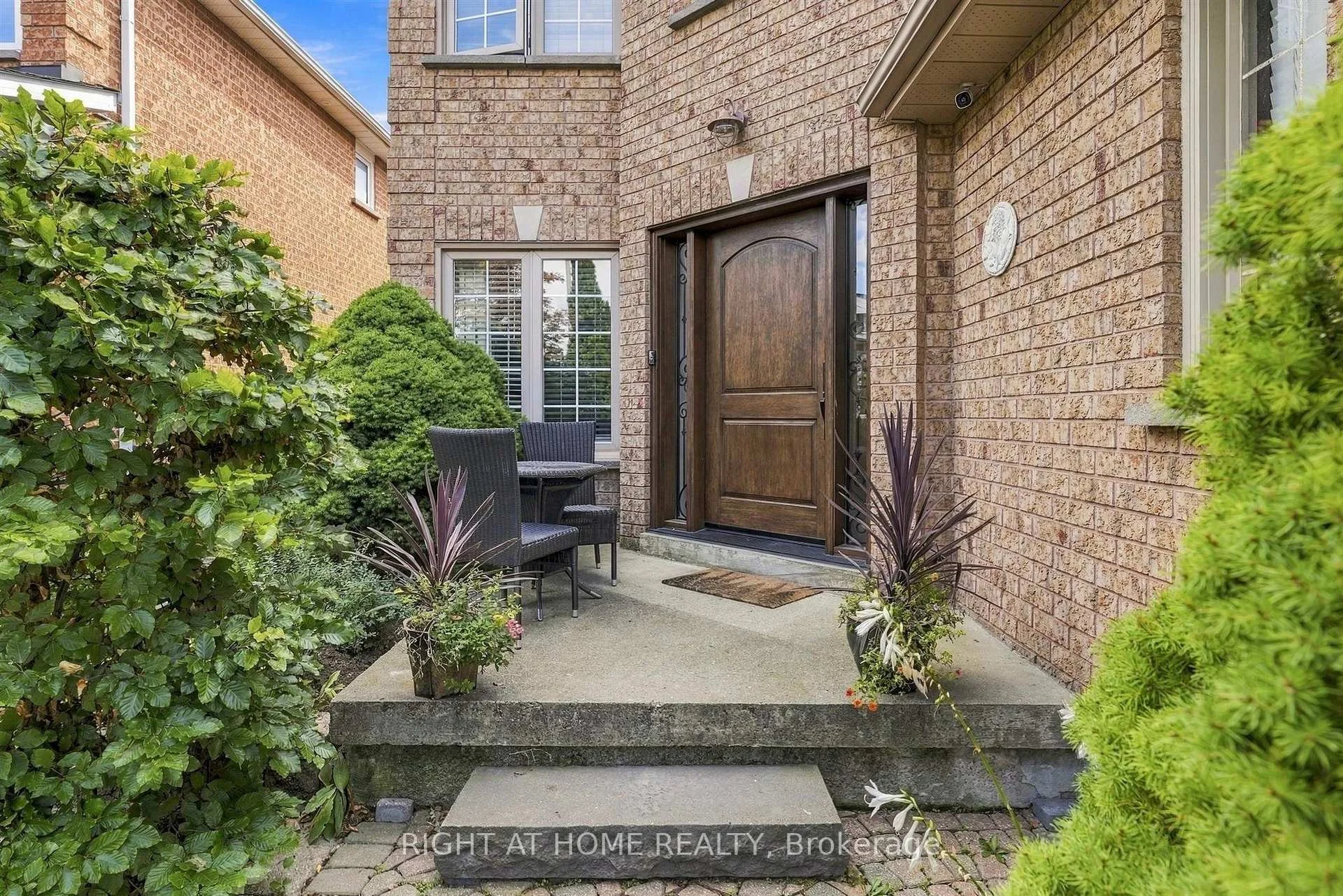 Photo 3 of 71 Veneto Drive, Vaughan, Vaughan Grove — HOMEH