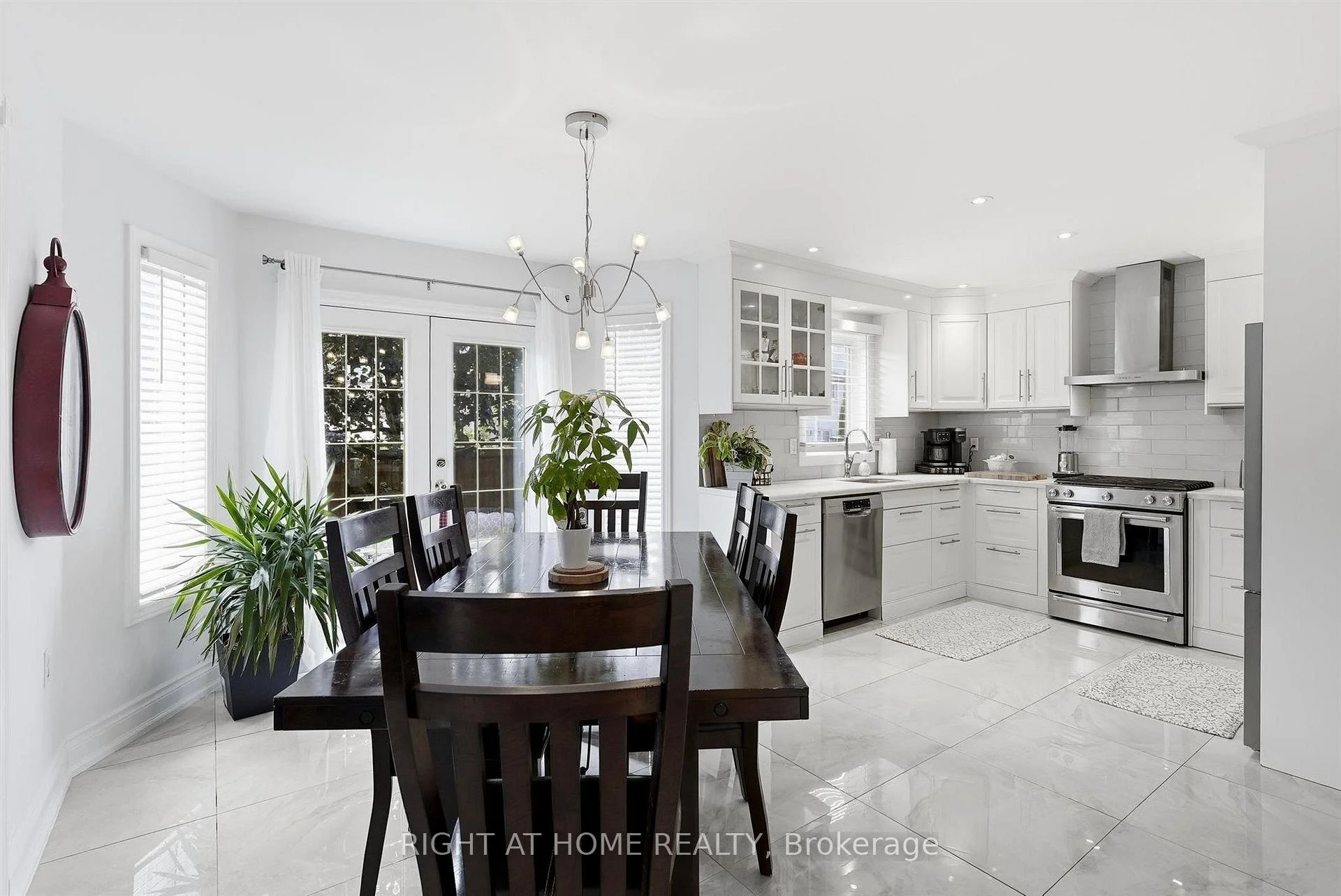 Photo 4 of 71 Veneto Drive, Vaughan, Vaughan Grove — HOMEH