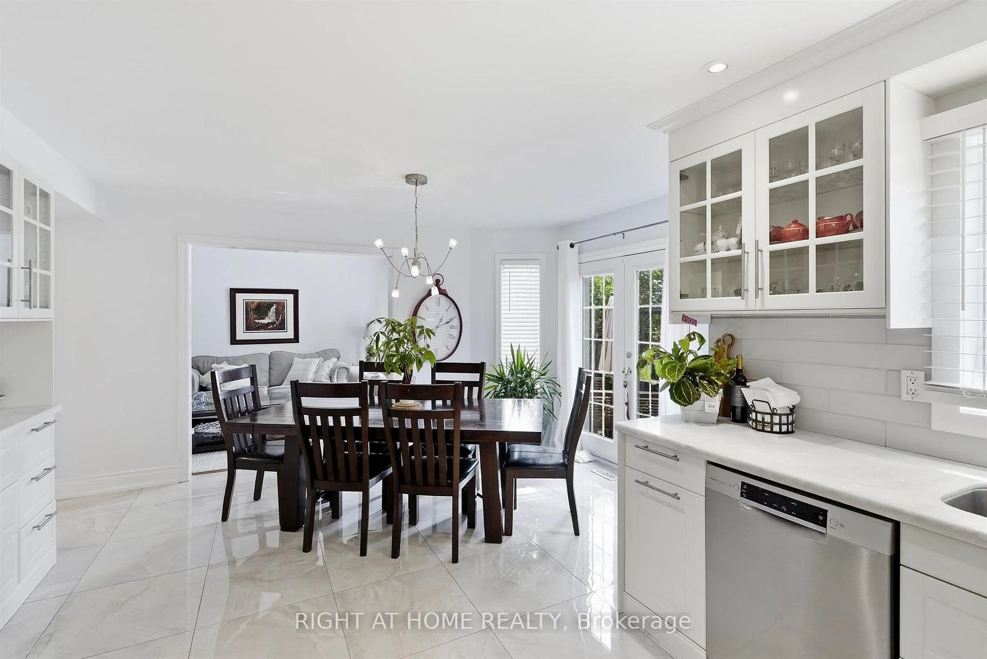 Photo 5 of 71 Veneto Drive, Vaughan, Vaughan Grove — HOMEH