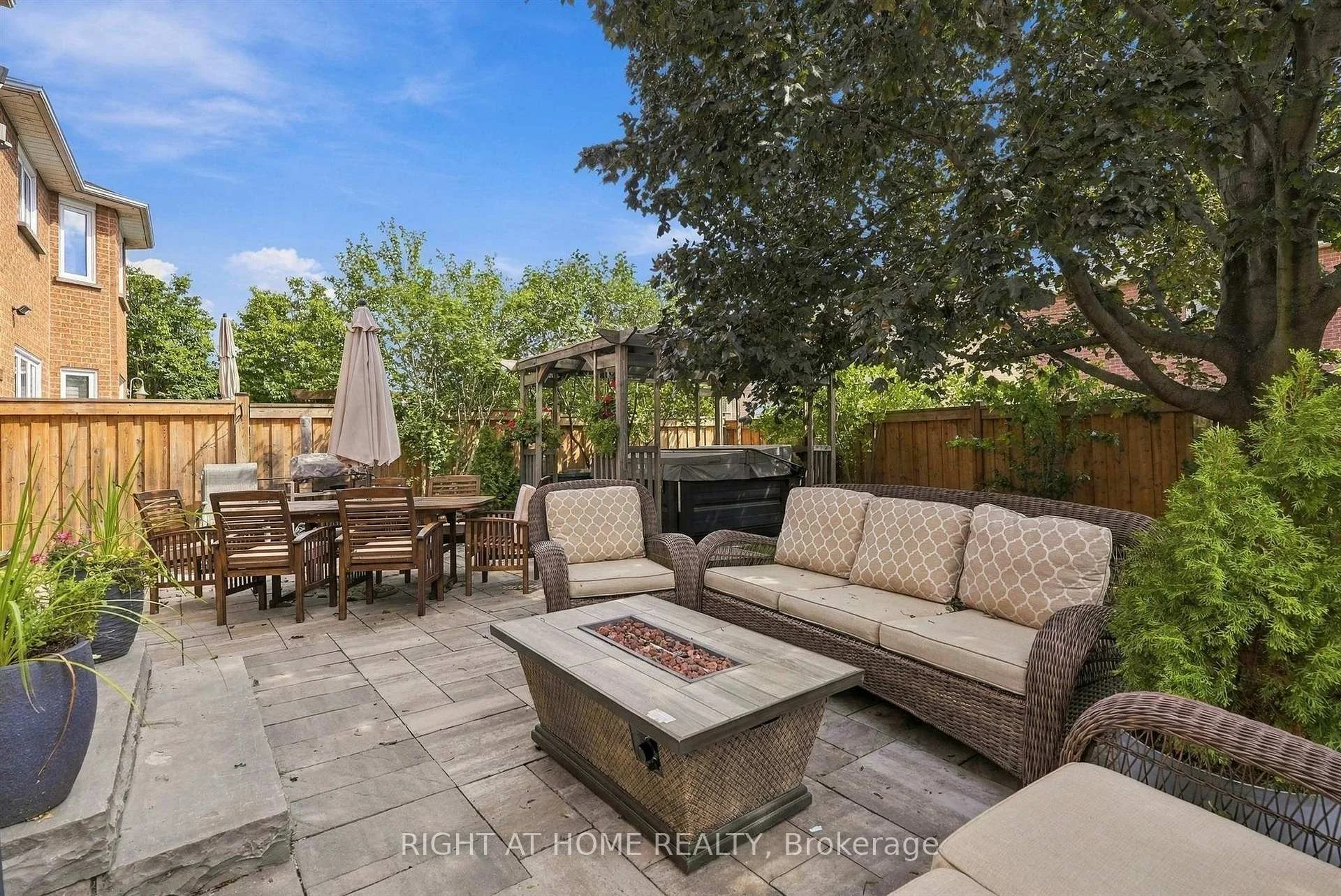 Photo 10 of 71 Veneto Drive, Vaughan, Vaughan Grove — HOMEH
