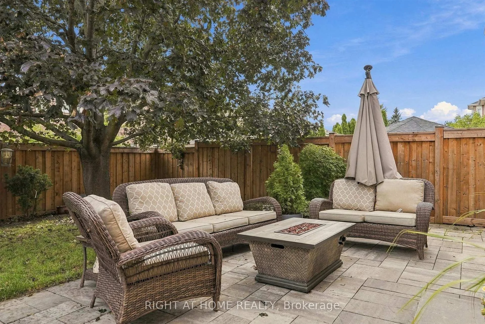 Photo 12 of 71 Veneto Drive, Vaughan, Vaughan Grove — HOMEH