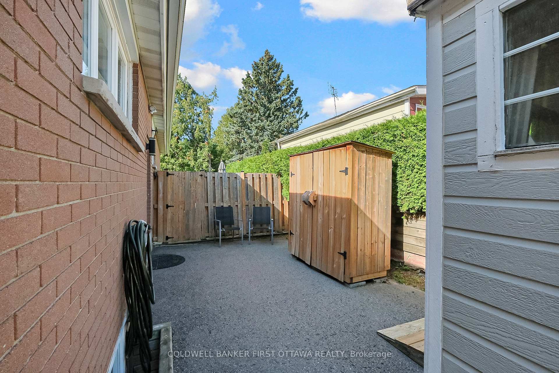 Photo 3 of 702 Crystal Street, Ottawa, Carson Meadows — HOMEH