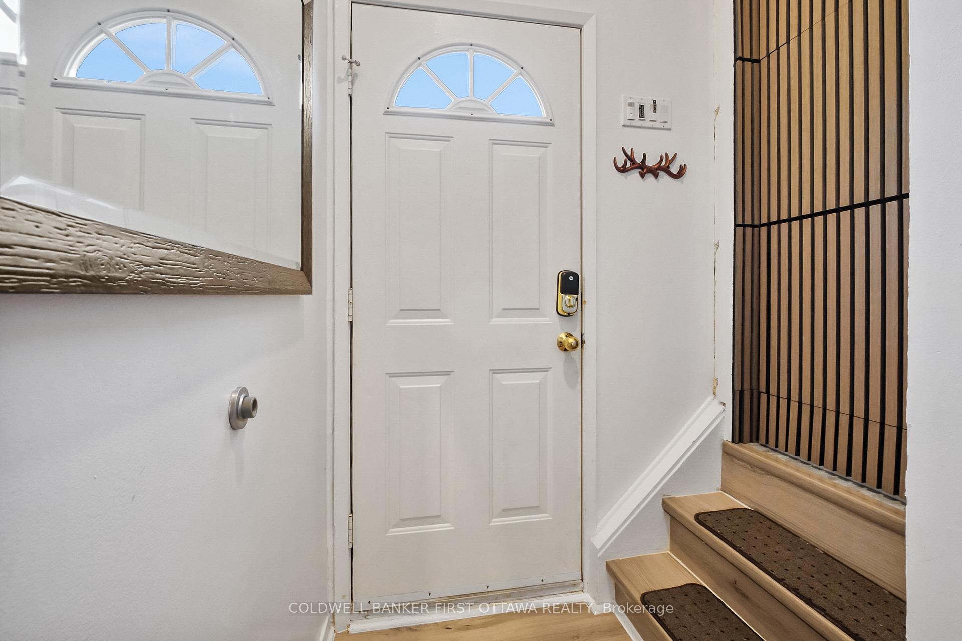 Photo 5 of 702 Crystal Street, Ottawa, Carson Meadows — HOMEH