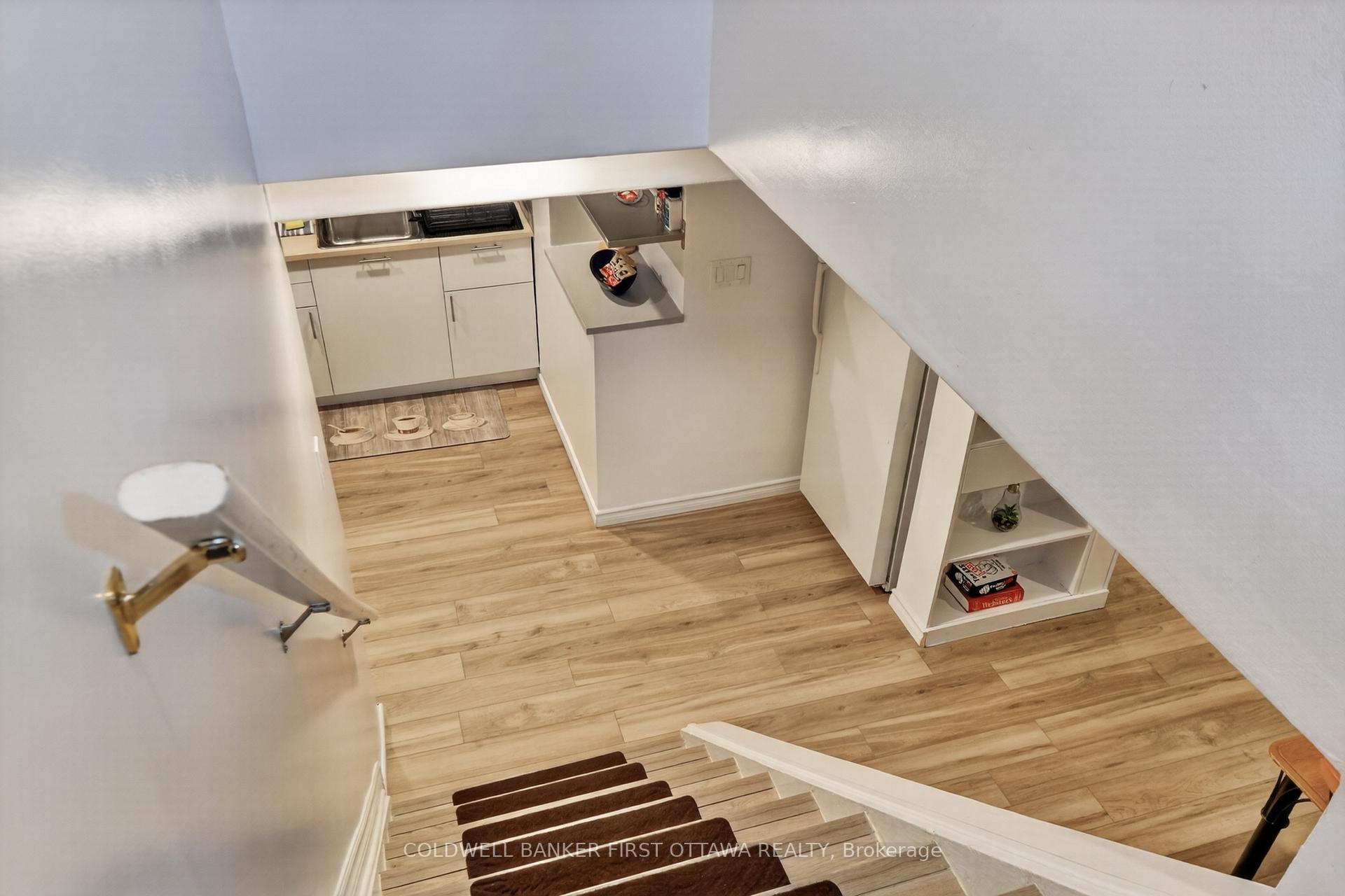 Photo 6 of 702 Crystal Street, Ottawa, Carson Meadows — HOMEH