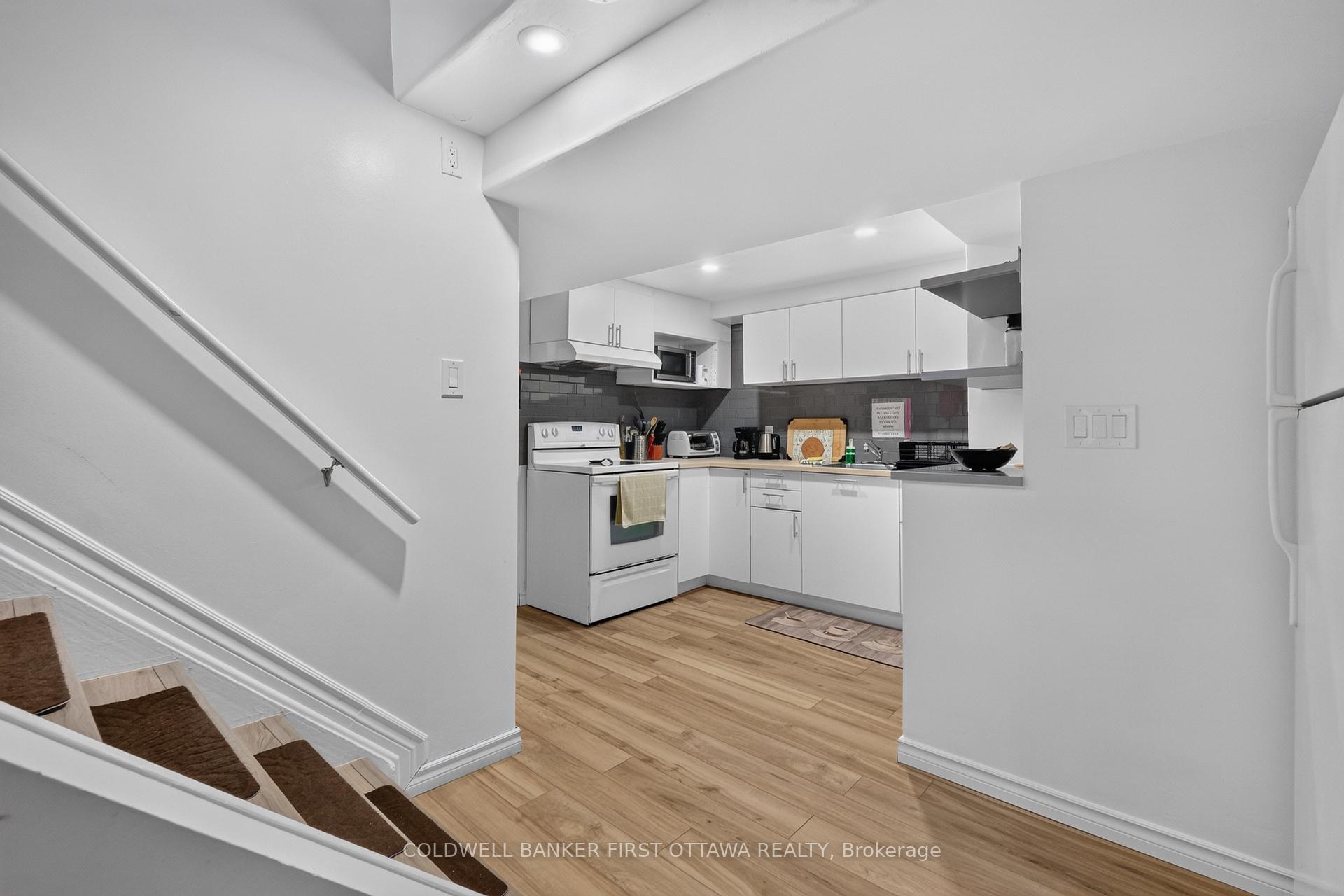 Photo 9 of 702 Crystal Street, Ottawa, Carson Meadows — HOMEH