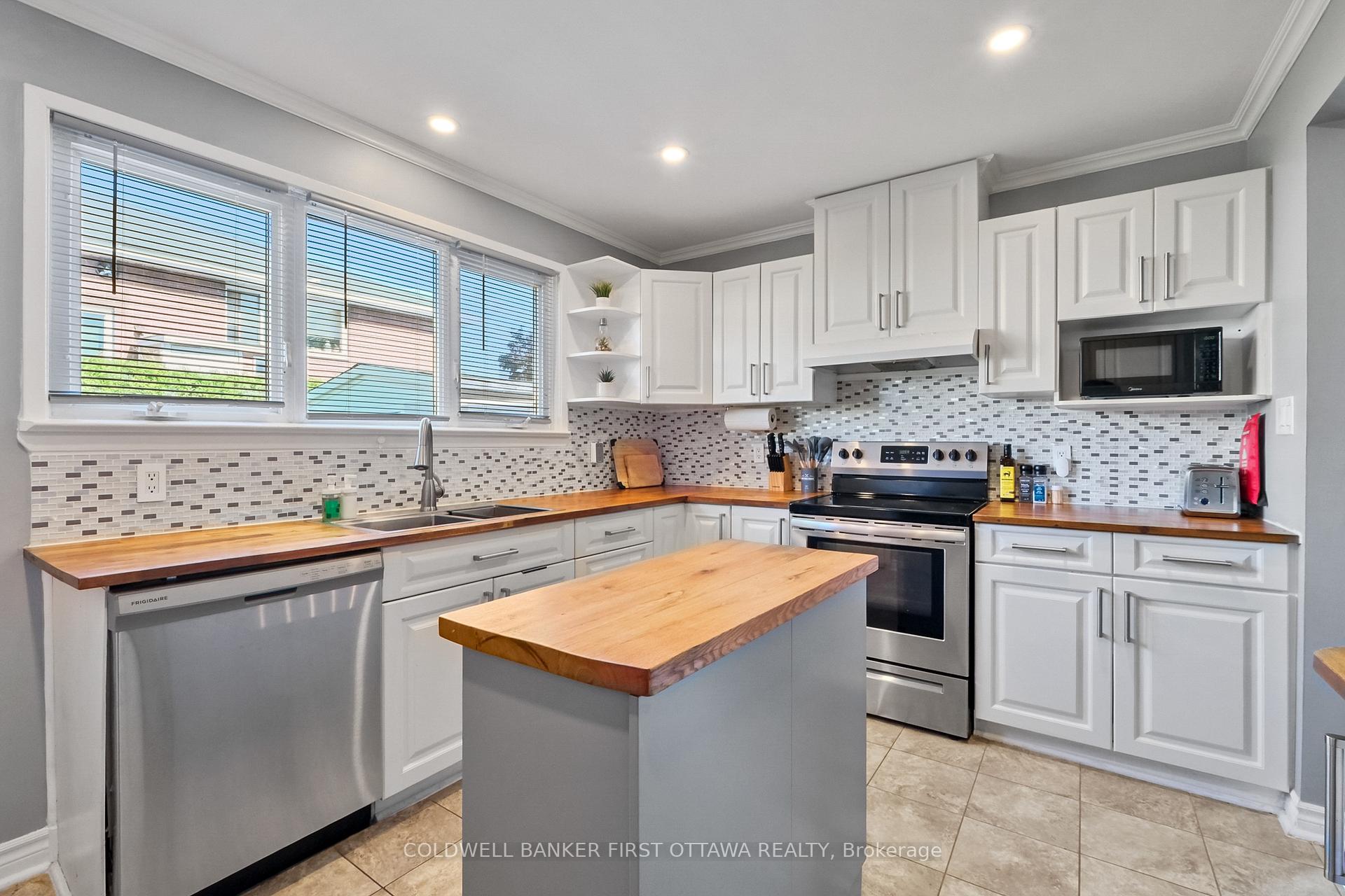 Photo 21 of 702 Crystal Street, Ottawa, Carson Meadows — HOMEH