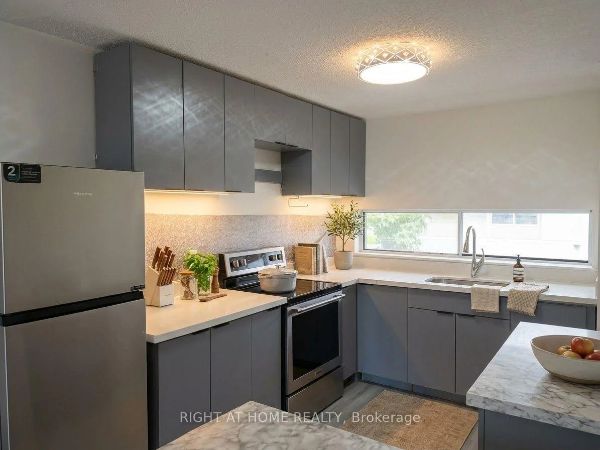 Photo 4 of Unit 503, 4689 Jane Street, North York, Black Creek — HOMEH