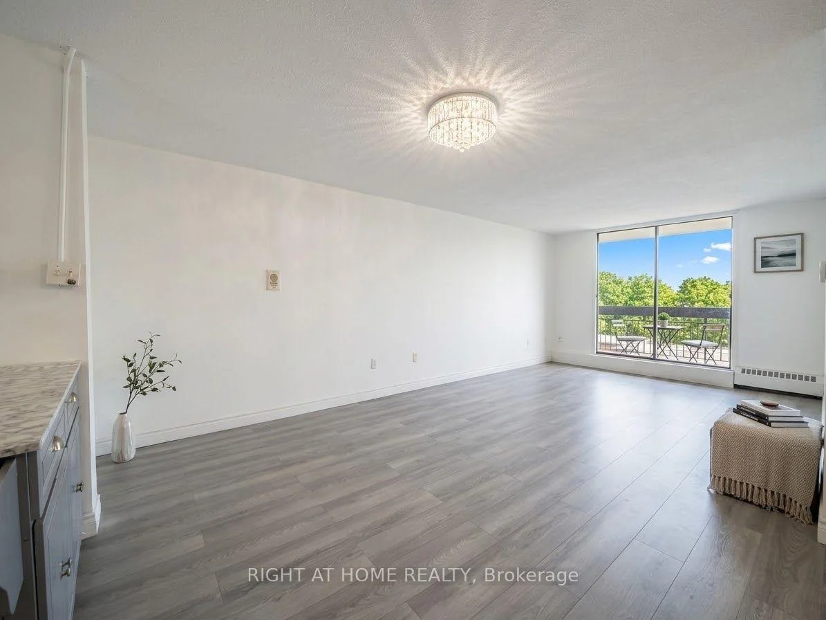 Photo 7 of Unit 503, 4689 Jane Street, North York, Black Creek — HOMEH