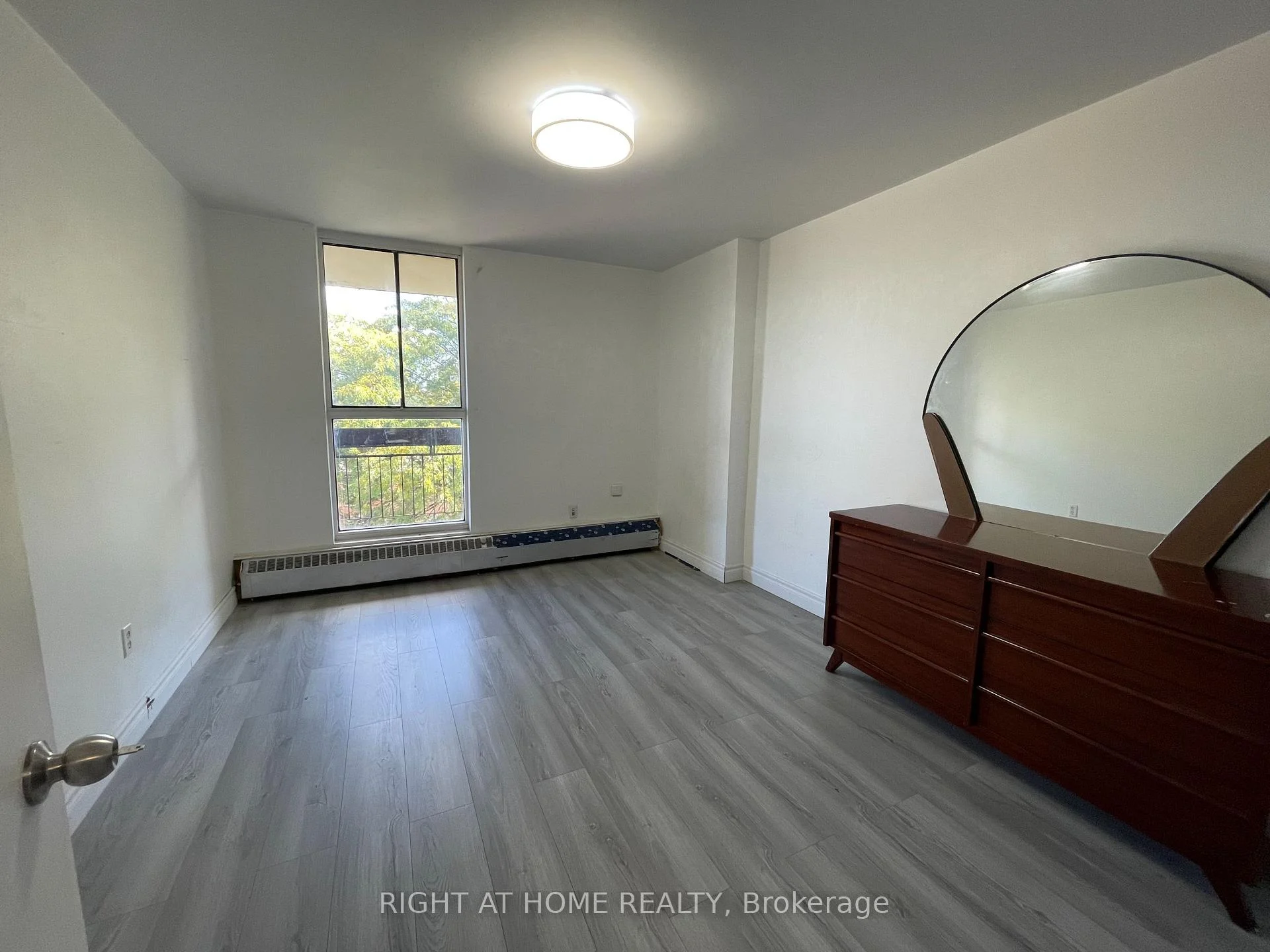 Photo 9 of Unit 503, 4689 Jane Street, North York, Black Creek — HOMEH
