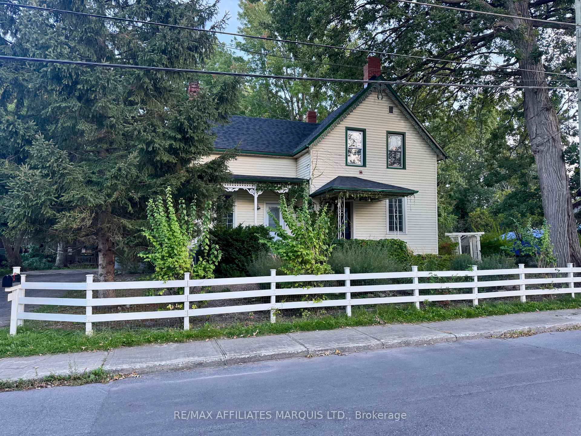 Photo 1 of 326 Third Street E, Cornwall, Cornwall — HOMEH