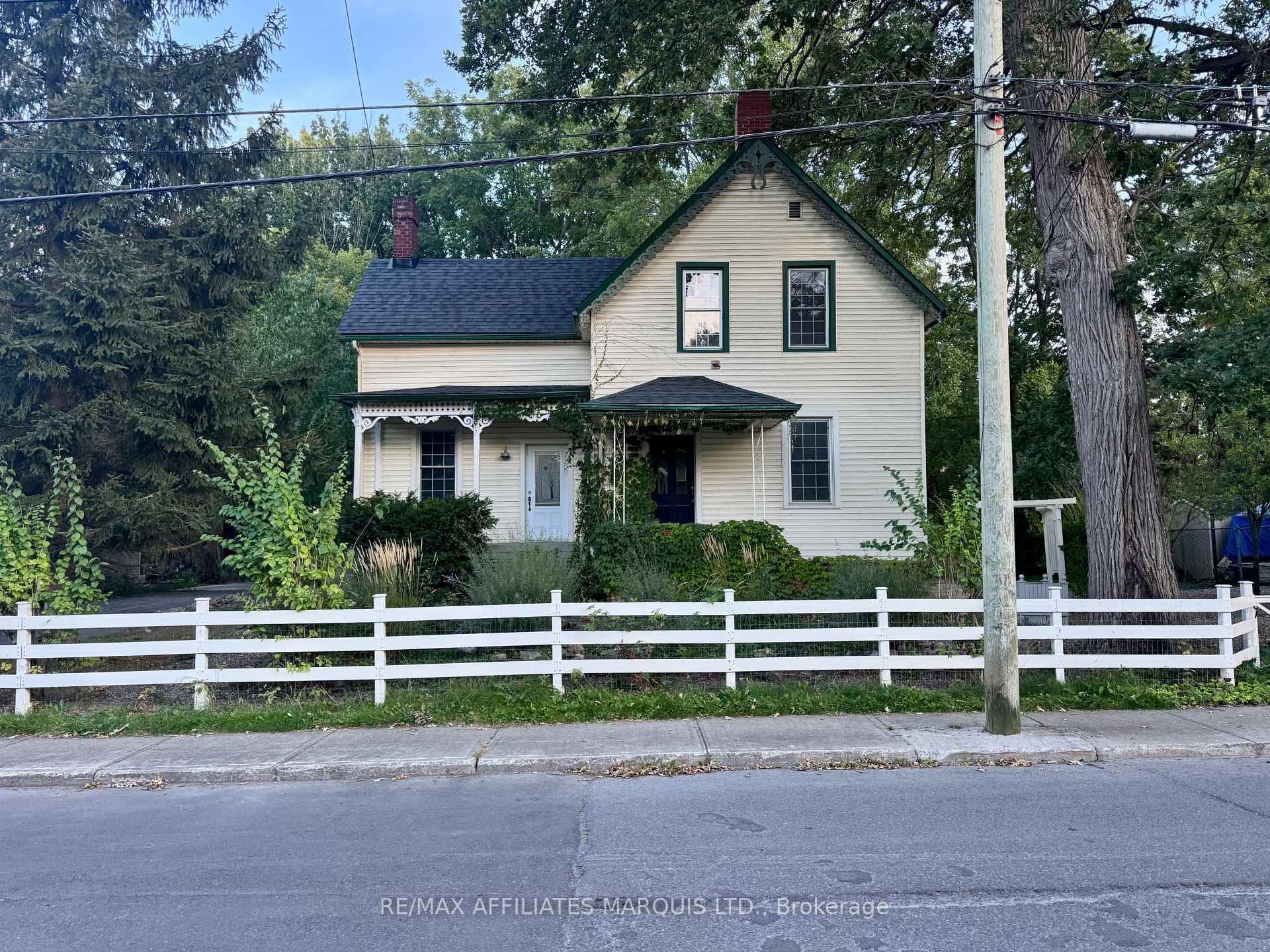 Photo 4 of 326 Third Street E, Cornwall, Cornwall — HOMEH