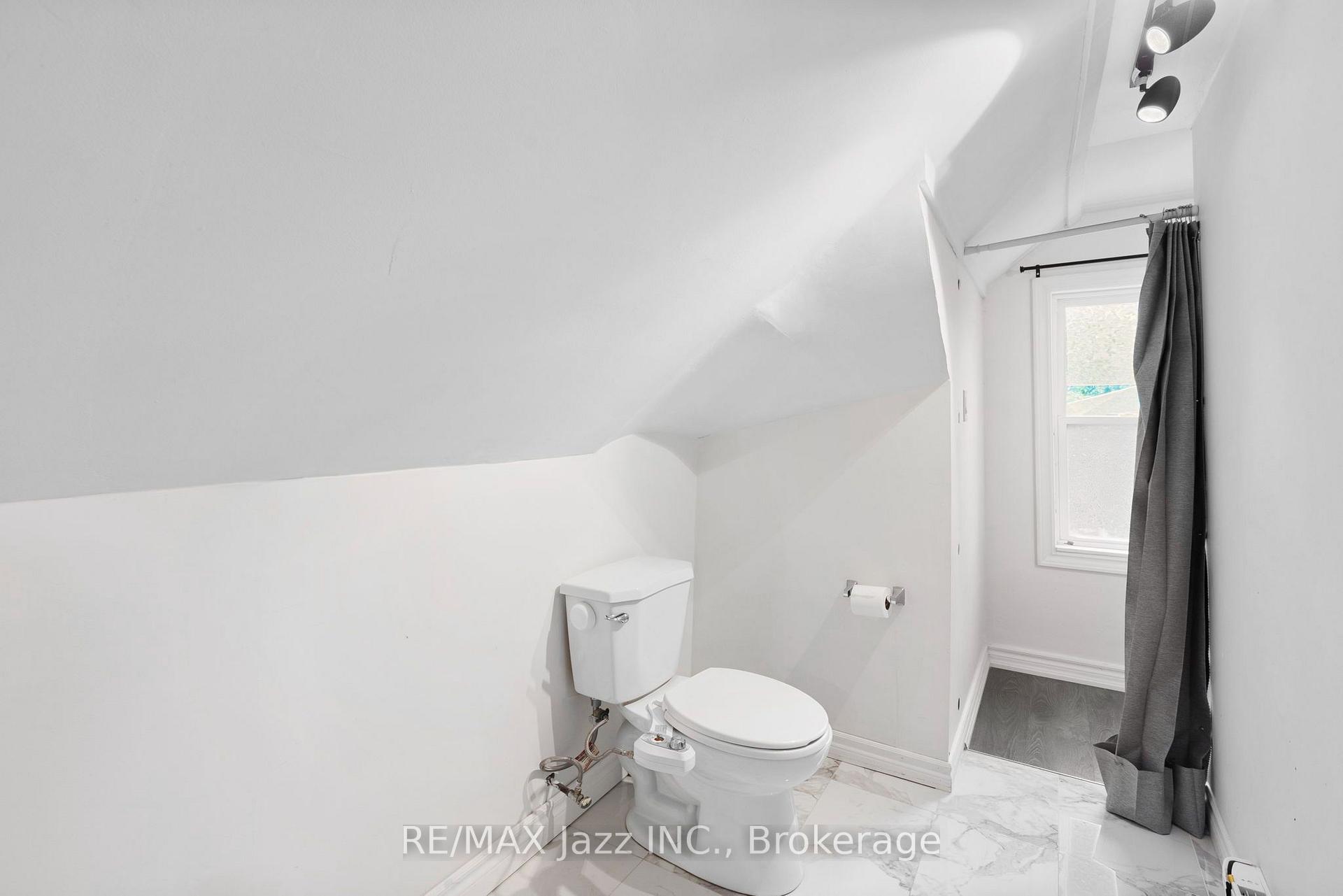 Photo 17 of 152 Elgin Street E, Oshawa, O'Neill — HOMEH