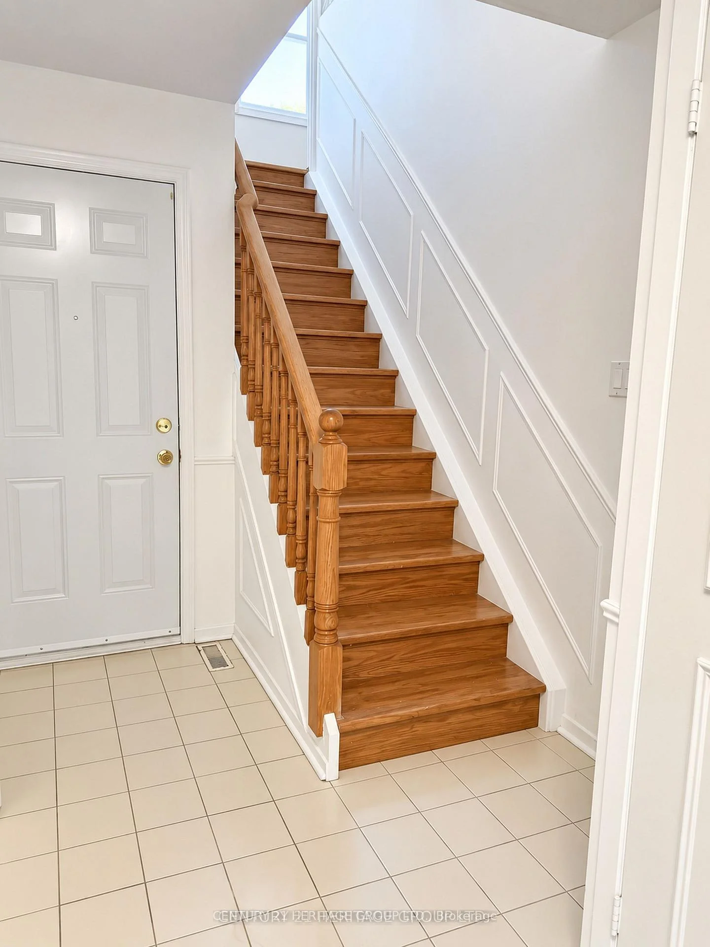 Photo 4 of Unit MAIN, 8 Park Lane Circle, Richmond Hill, South Richvale — HOMEH