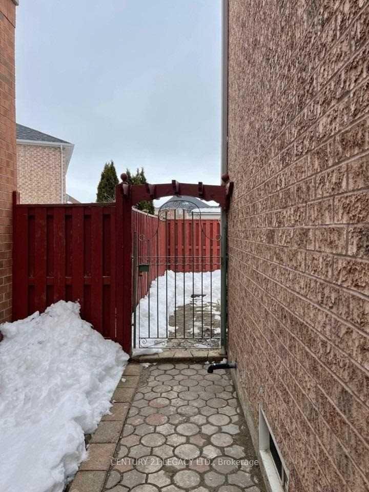 Photo 1 of 82 Ferncroft Place E, Brampton, Fletcher's Meadow — HOMEH