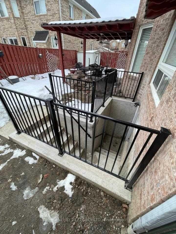 Photo 2 of 82 Ferncroft Place E, Brampton, Fletcher's Meadow — HOMEH