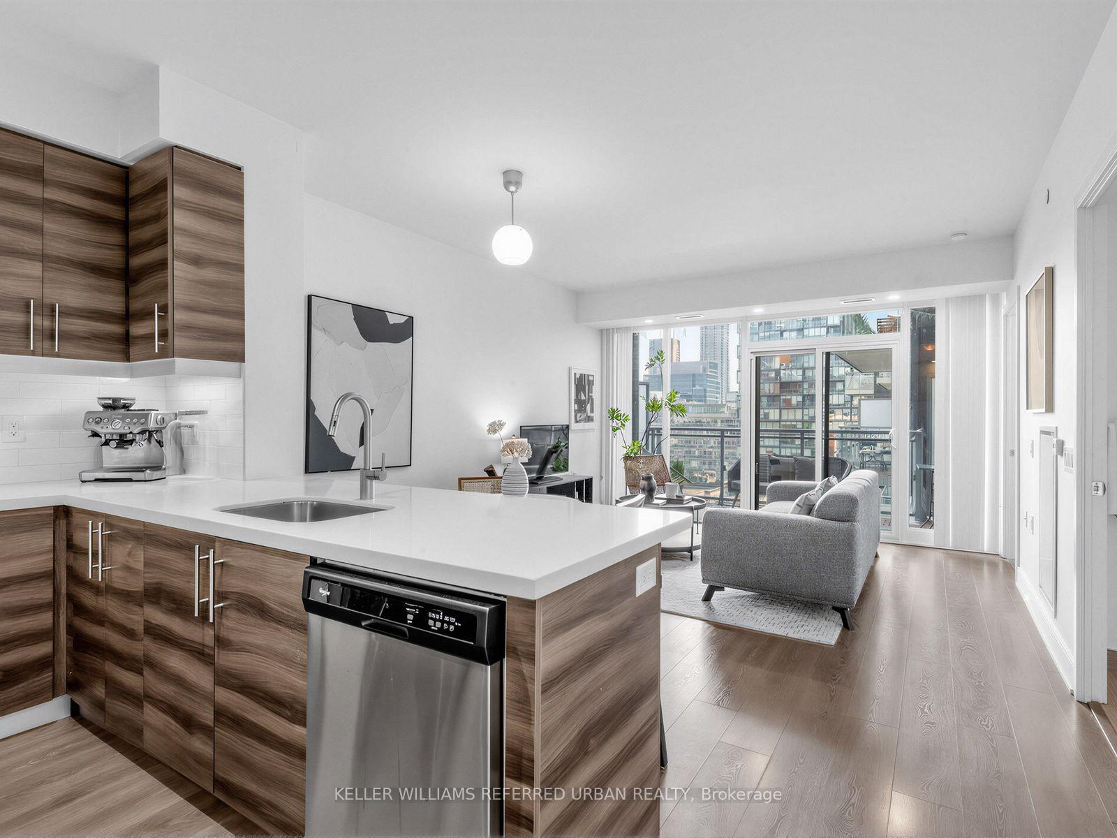 Photo 10 of Unit 919, 525 Adelaide Street W, Toronto, Waterfront Communities — HOMEH