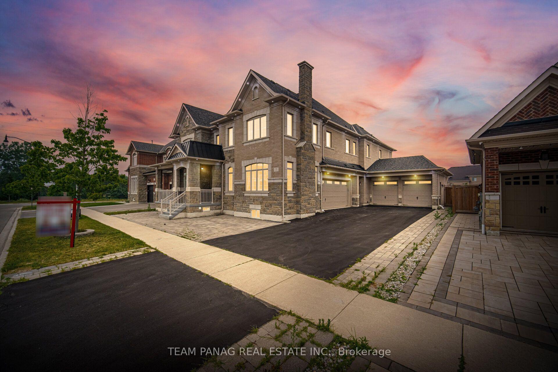 Photo 2 of 7 Balloon Crescent, Brampton, Toronto Gore Rural Estate — HOMEH
