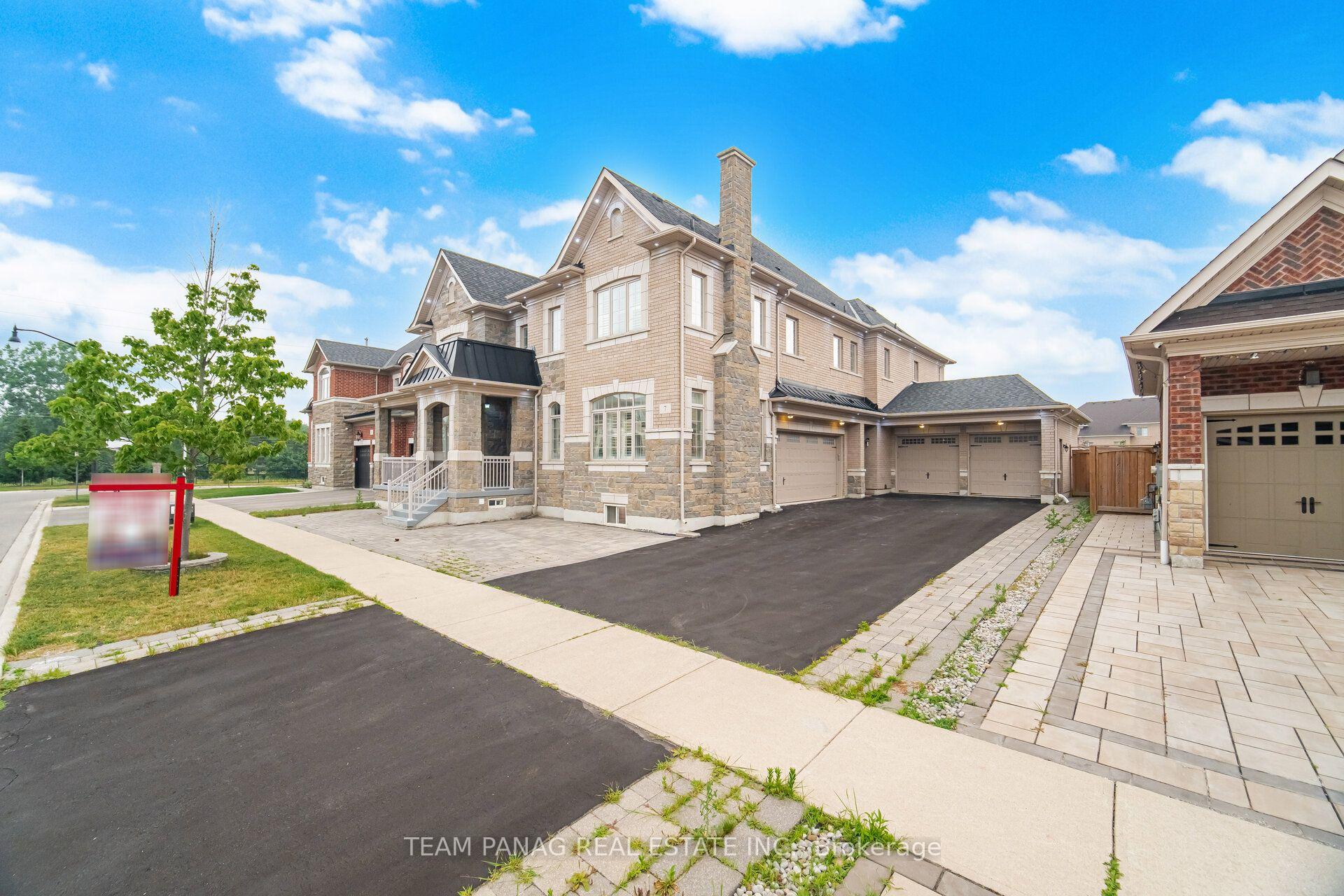 Photo 6 of 7 Balloon Crescent, Brampton, Toronto Gore Rural Estate — HOMEH