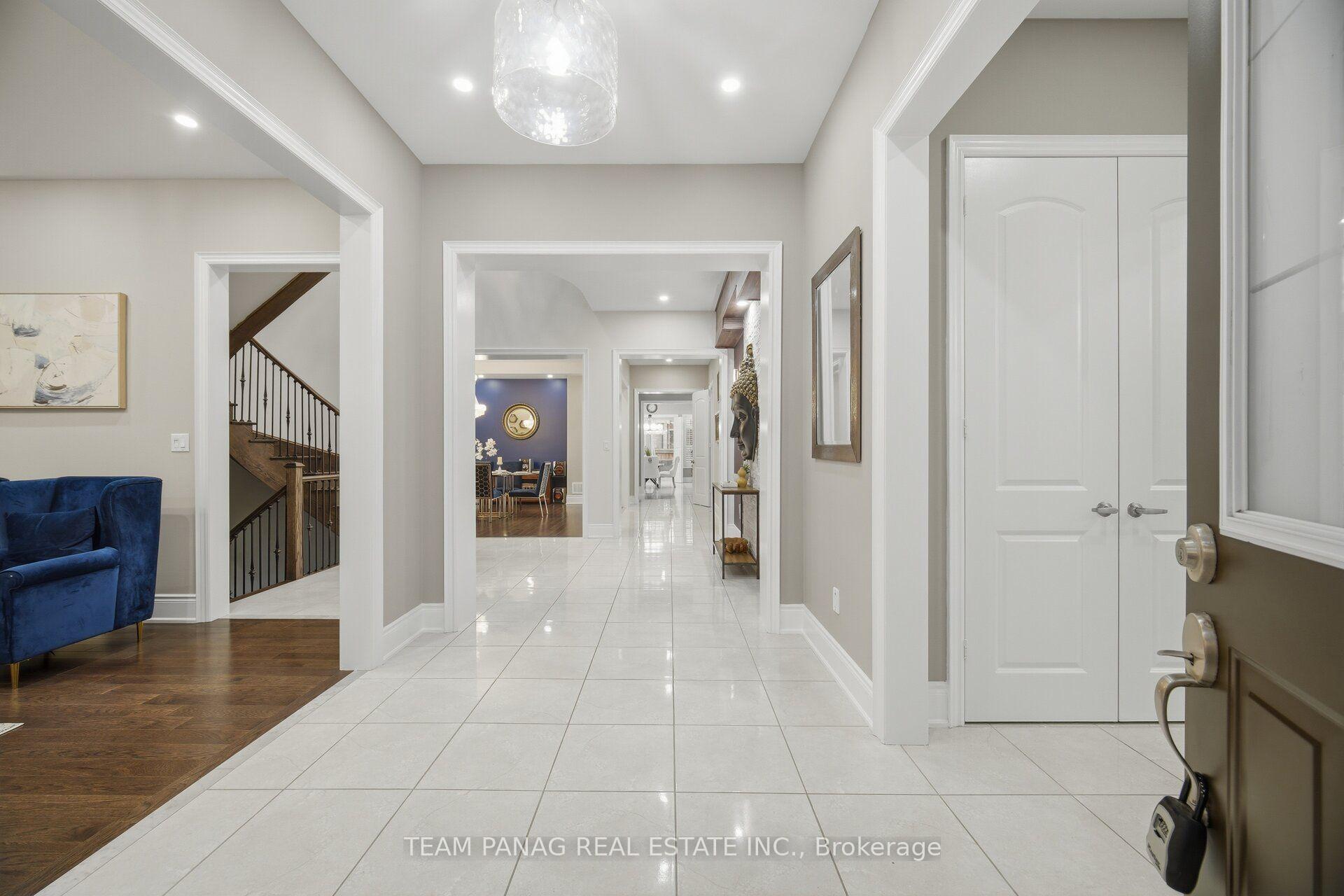 Photo 12 of 7 Balloon Crescent, Brampton, Toronto Gore Rural Estate — HOMEH